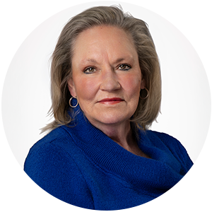 headshot of evelena mullens