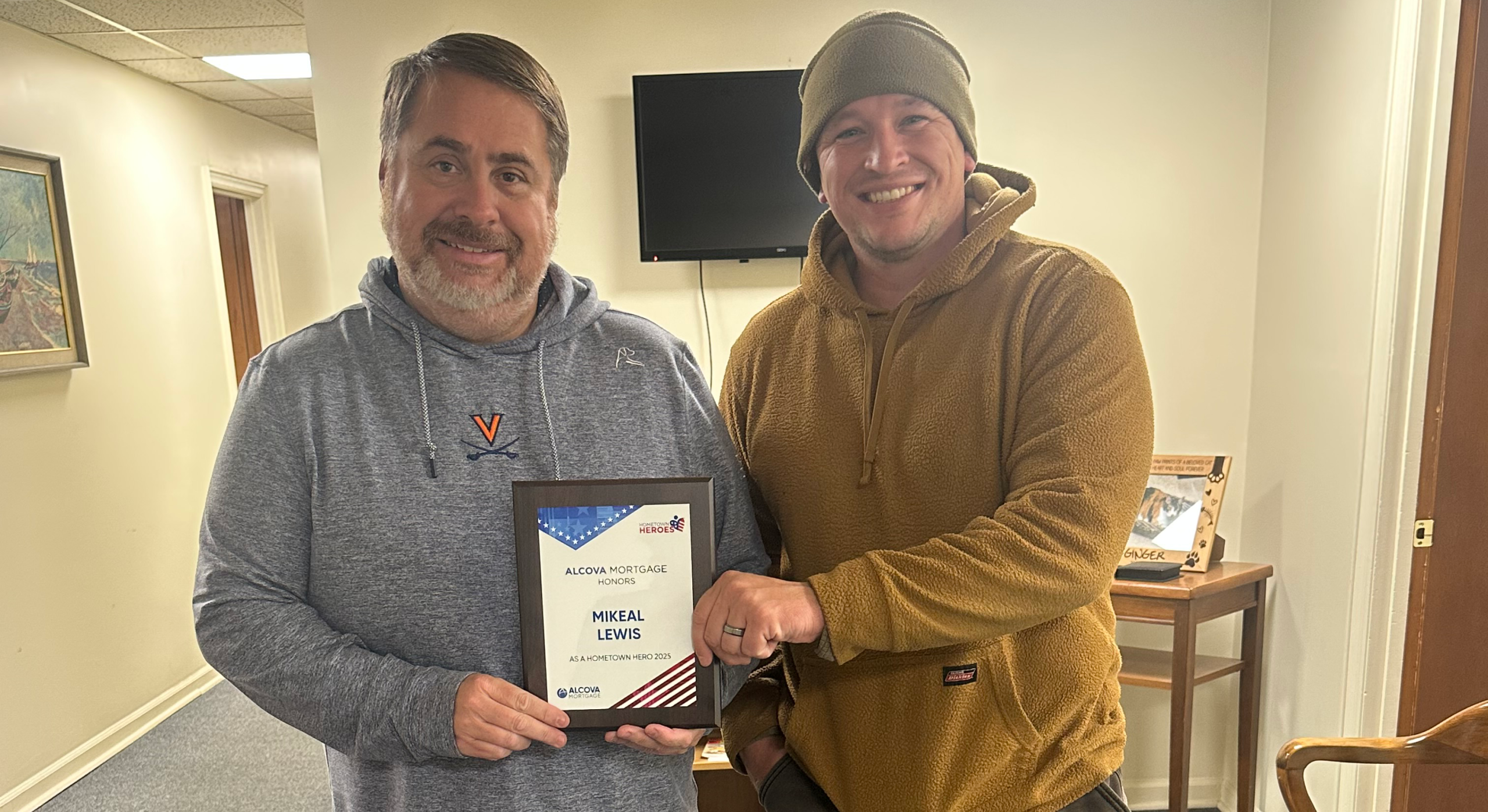 El héroe local Mikeal Lewis