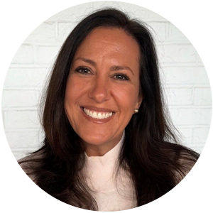 headshot of kelli embler