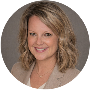 headshot of mandy hall